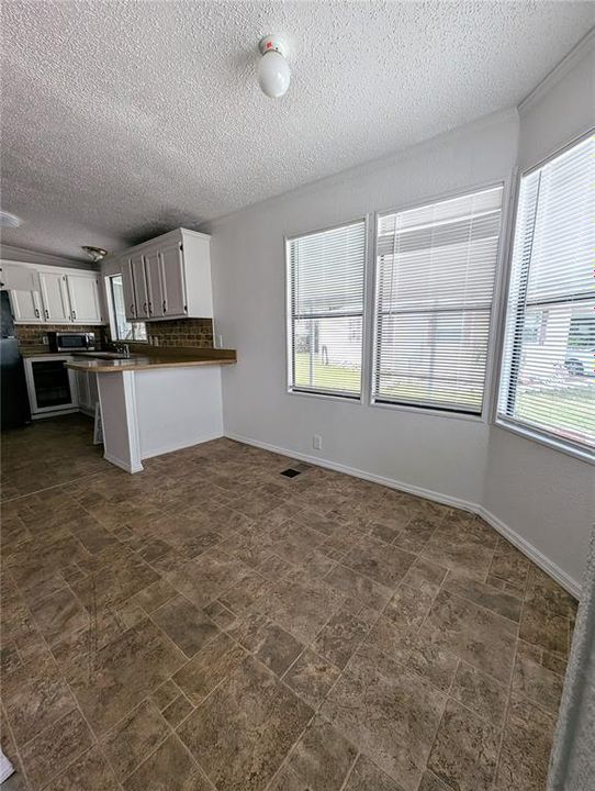 Под контрактом: $199,000 (3 спален, 2 ванн, 1512 Квадратных фут)