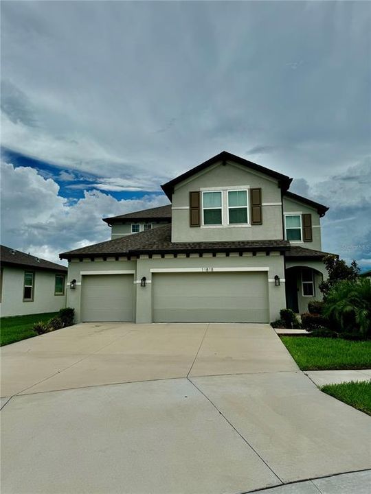 Recently Rented: $3,300 (4 beds, 3 baths, 2980 Square Feet)