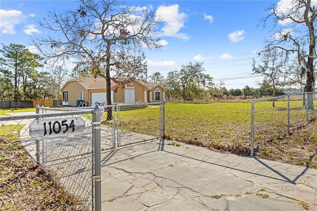 Active With Contract: $295,000 (4 beds, 2 baths, 1604 Square Feet)