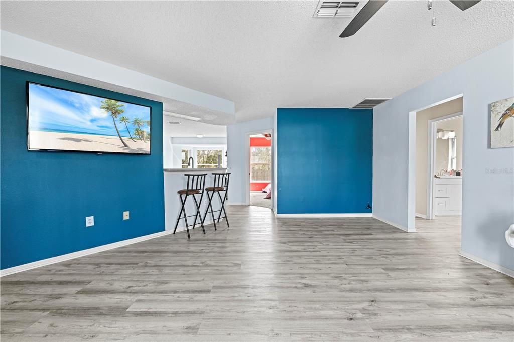 Active With Contract: $295,000 (4 beds, 2 baths, 1604 Square Feet)