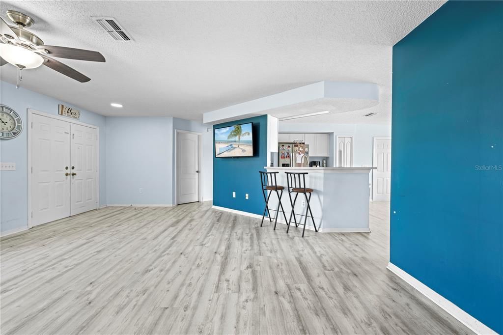 Active With Contract: $295,000 (4 beds, 2 baths, 1604 Square Feet)