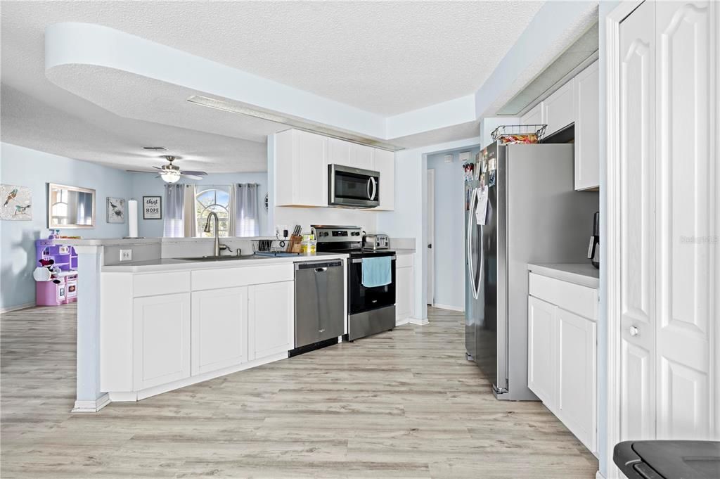 Active With Contract: $295,000 (4 beds, 2 baths, 1604 Square Feet)