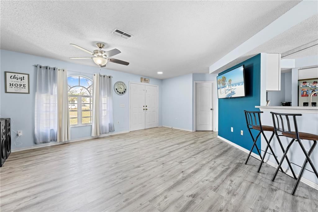 Active With Contract: $295,000 (4 beds, 2 baths, 1604 Square Feet)