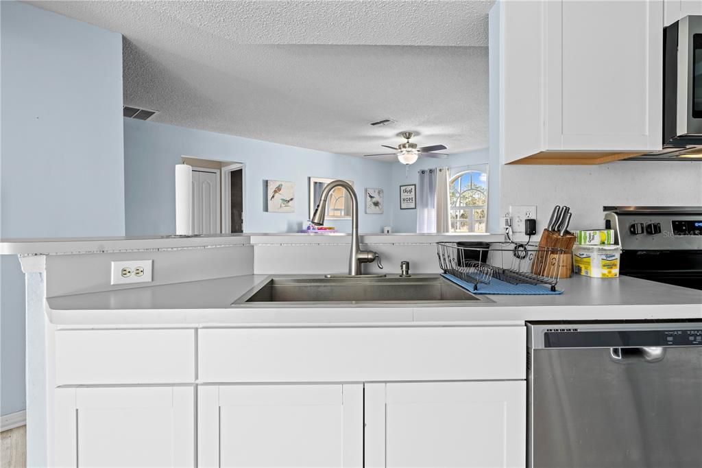 Active With Contract: $295,000 (4 beds, 2 baths, 1604 Square Feet)