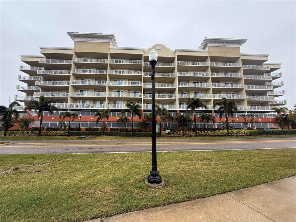 Recently Sold: $1,100,000 (3 beds, 2 baths, 2056 Square Feet)