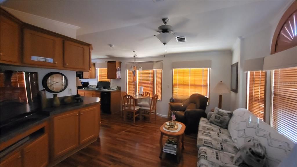 待售: $150,000 (1 贝兹, 1 浴室, 790 平方英尺)