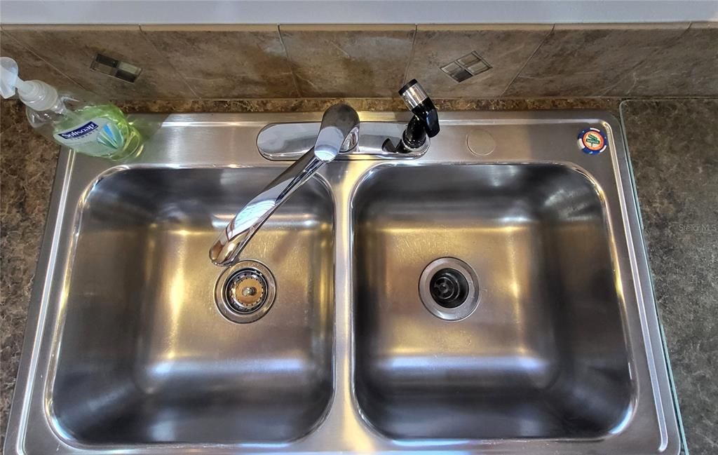 待售: $150,000 (1 贝兹, 1 浴室, 790 平方英尺)