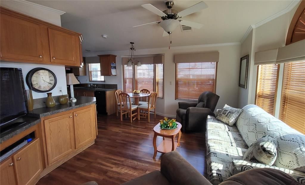 待售: $150,000 (1 贝兹, 1 浴室, 790 平方英尺)