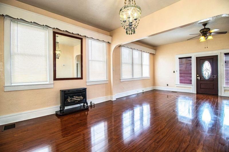 For Sale: $1,399,000 (5 beds, 0 baths, 2900 Square Feet)
