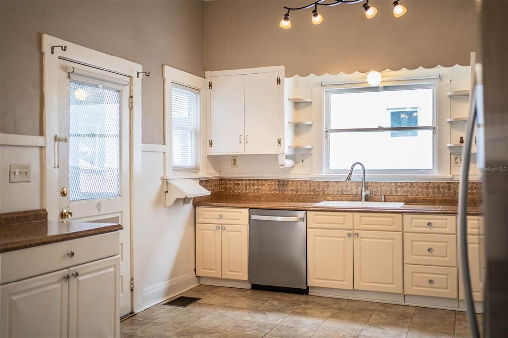 For Sale: $1,399,000 (5 beds, 0 baths, 2900 Square Feet)
