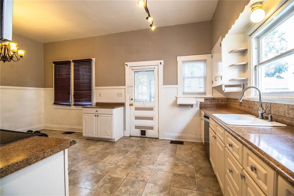 For Sale: $1,399,000 (5 beds, 0 baths, 2900 Square Feet)
