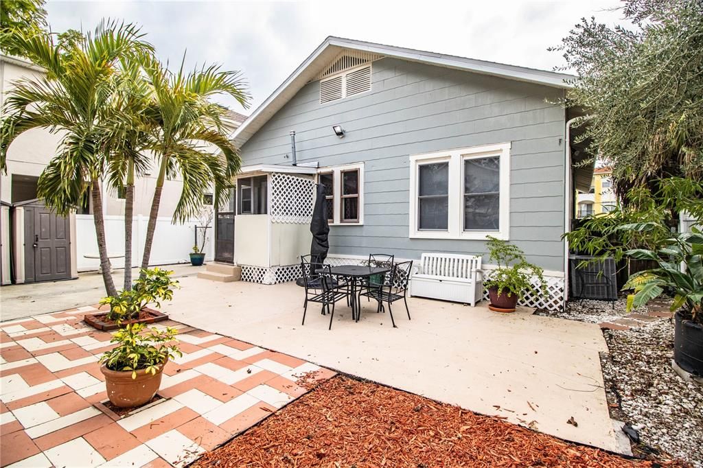 For Sale: $1,399,000 (5 beds, 0 baths, 2900 Square Feet)