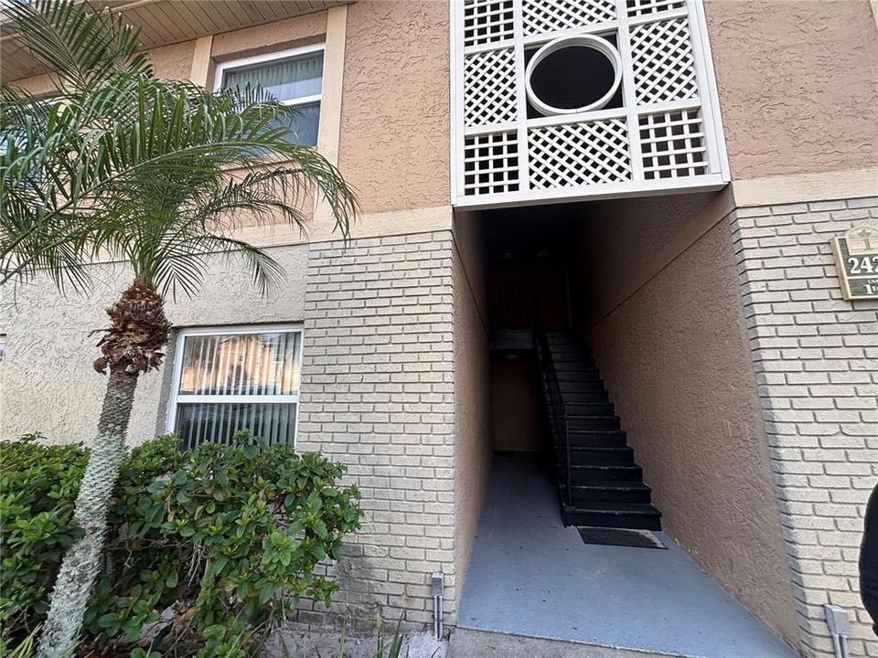 Recently Rented: $1,450 (2 beds, 2 baths, 905 Square Feet)