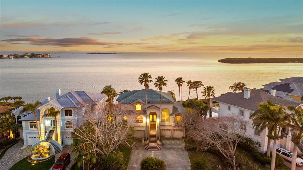 最近售出: $1,099,000 (4 贝兹, 2 浴室, 3434 平方英尺)