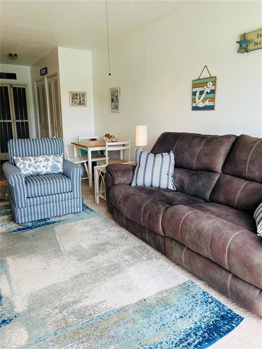 合同活跃: $89,000 (1 贝兹, 1 浴室, 672 平方英尺)