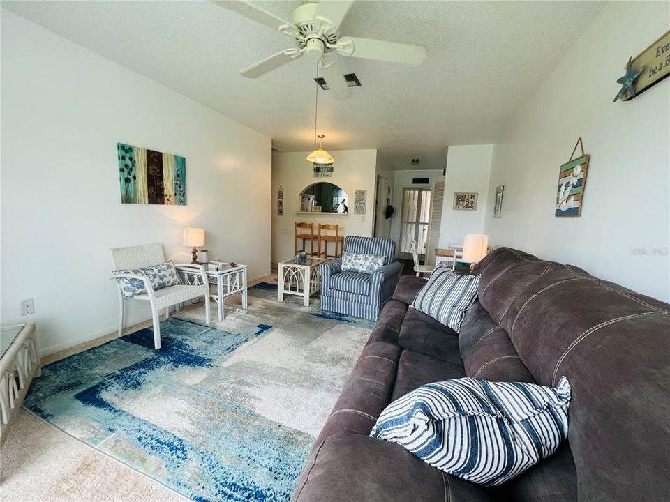 合同活跃: $89,000 (1 贝兹, 1 浴室, 672 平方英尺)