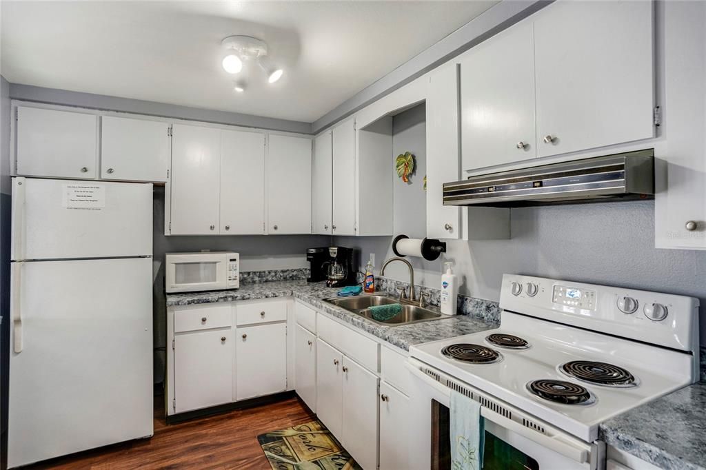 合同活跃: $89,000 (1 贝兹, 1 浴室, 672 平方英尺)