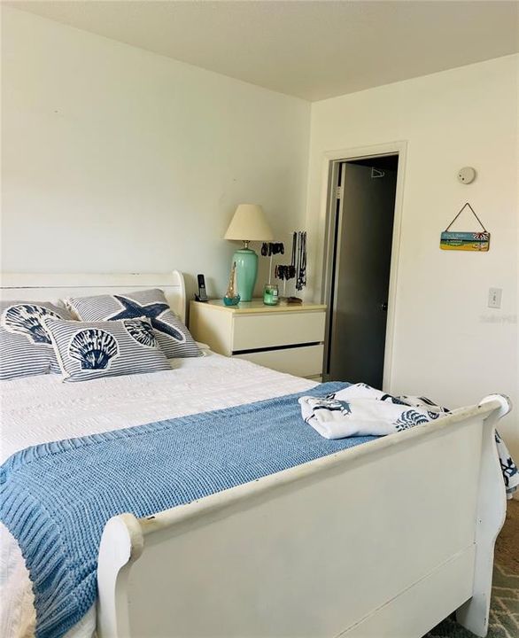 合同活跃: $89,000 (1 贝兹, 1 浴室, 672 平方英尺)