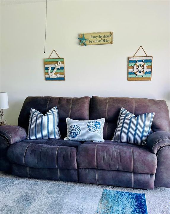 合同活跃: $89,000 (1 贝兹, 1 浴室, 672 平方英尺)