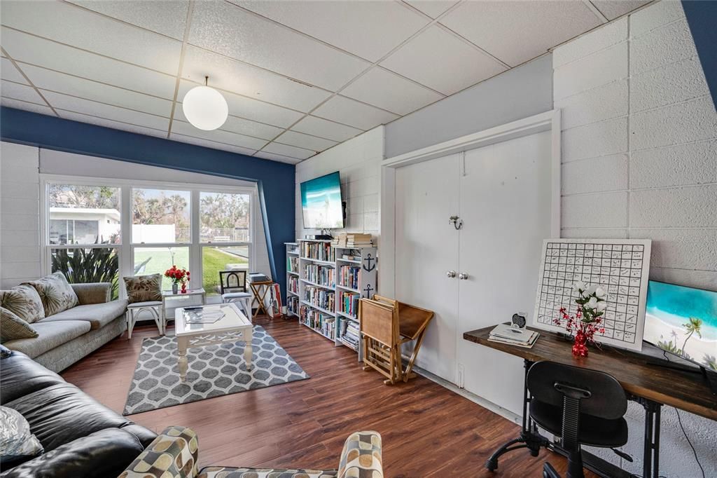 合同活跃: $89,000 (1 贝兹, 1 浴室, 672 平方英尺)