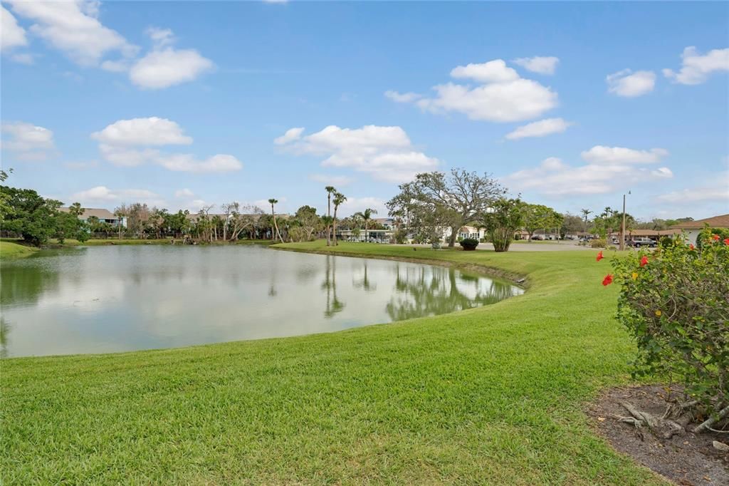 合同活跃: $89,000 (1 贝兹, 1 浴室, 672 平方英尺)