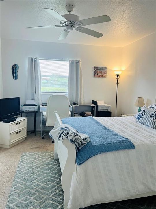 合同活跃: $89,000 (1 贝兹, 1 浴室, 672 平方英尺)