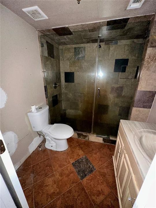 Под контрактом: $299,900 (3 спален, 2 ванн, 2140 Квадратных фут)