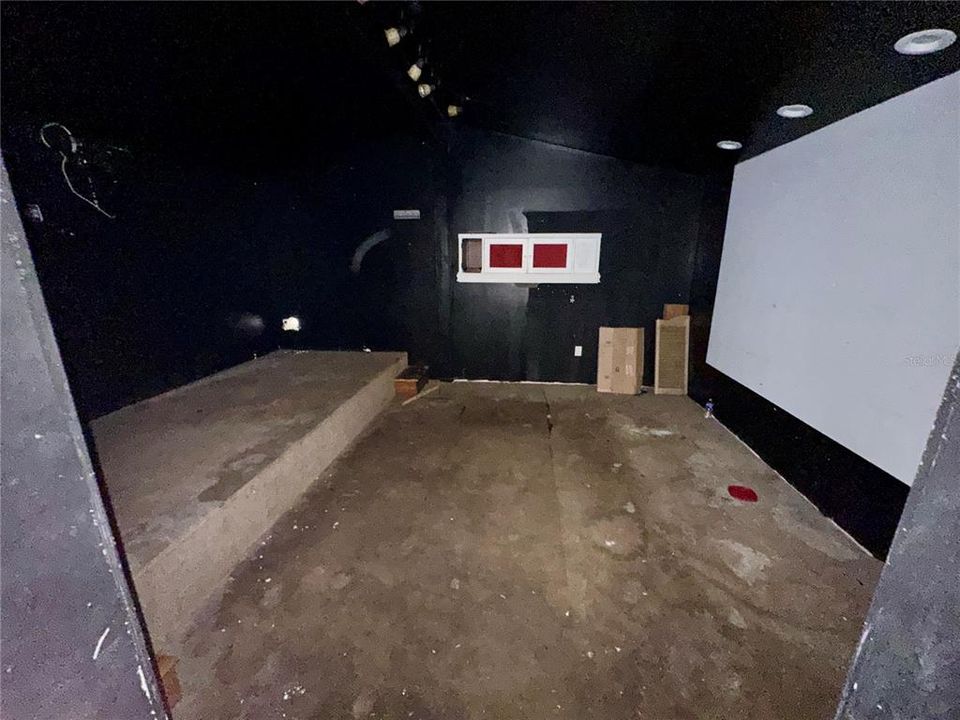 Под контрактом: $299,900 (3 спален, 2 ванн, 2140 Квадратных фут)