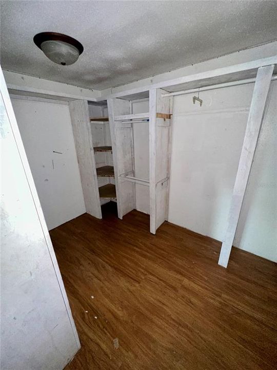 Под контрактом: $299,900 (3 спален, 2 ванн, 2140 Квадратных фут)