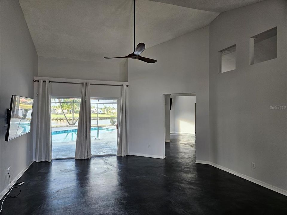 Active With Contract: $445,900 (3 beds, 2 baths, 2072 Square Feet)