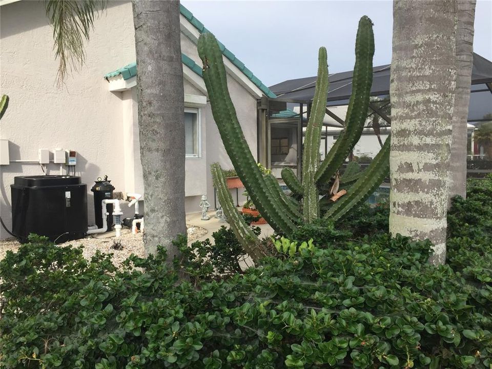 Active With Contract: $445,900 (3 beds, 2 baths, 2072 Square Feet)