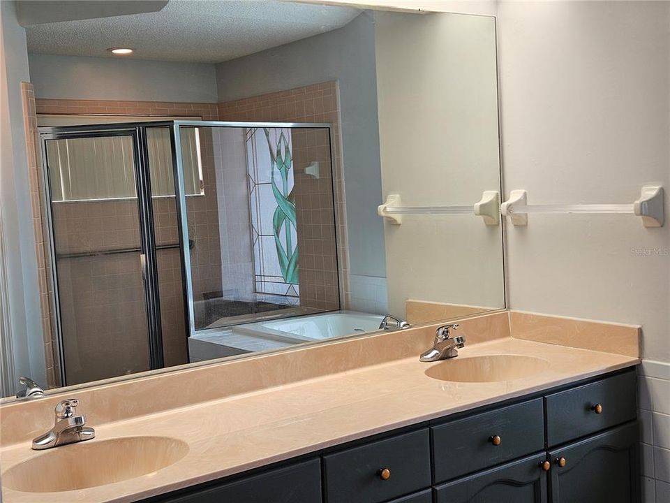 Active With Contract: $445,900 (3 beds, 2 baths, 2072 Square Feet)