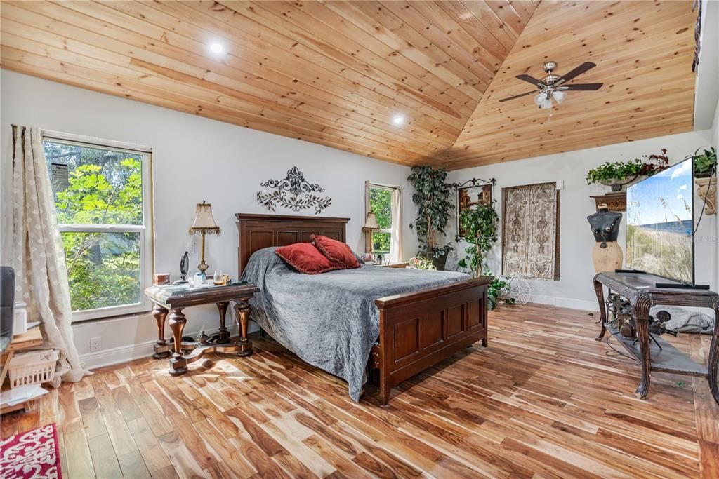 На продажу: $1,450,000 (2.98 acres)