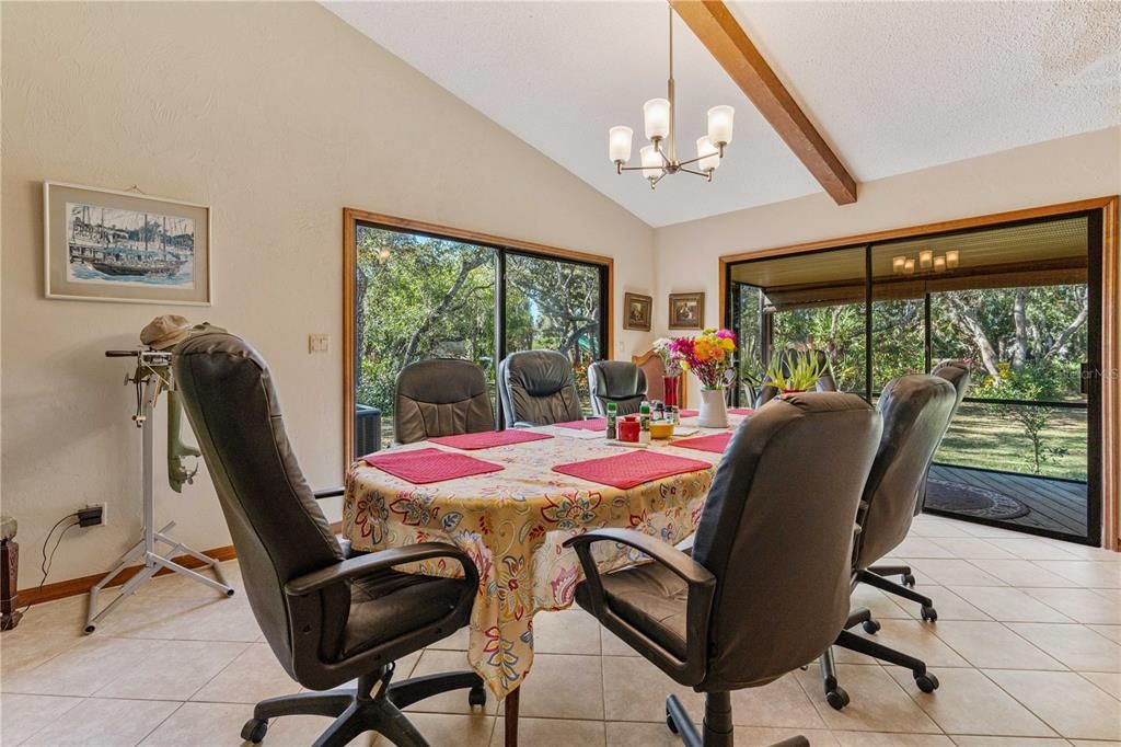 На продажу: $1,450,000 (2.98 acres)