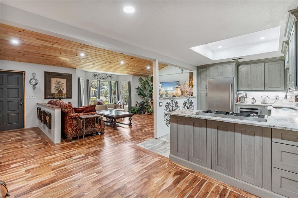 На продажу: $1,450,000 (2.98 acres)