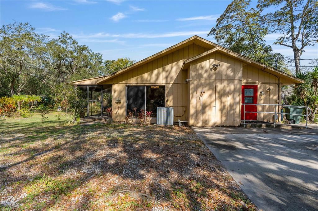 На продажу: $1,450,000 (2.98 acres)