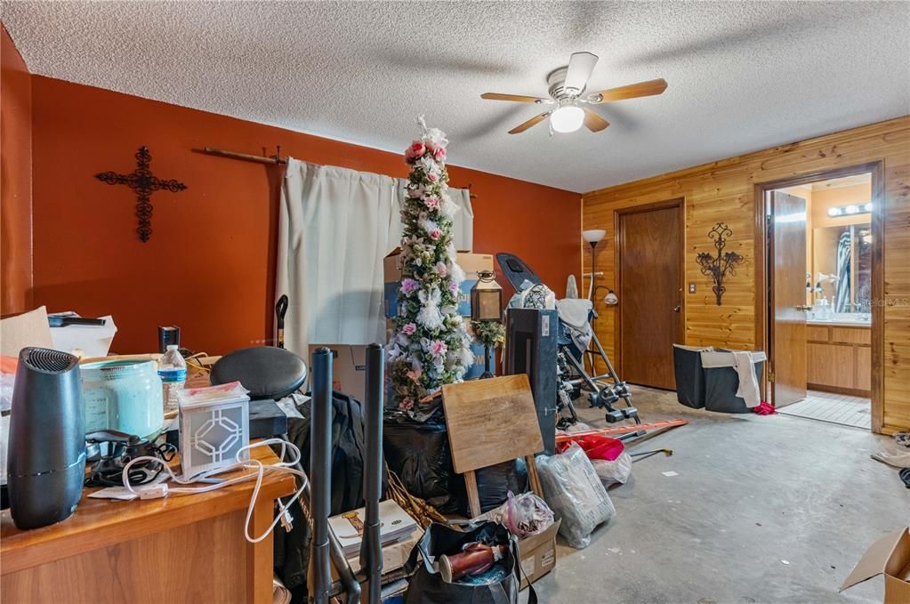 На продажу: $1,450,000 (2.98 acres)