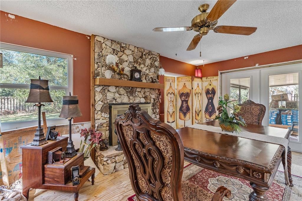 На продажу: $1,450,000 (2.98 acres)