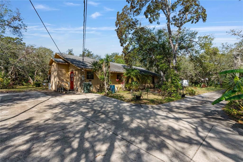 На продажу: $1,450,000 (2.98 acres)