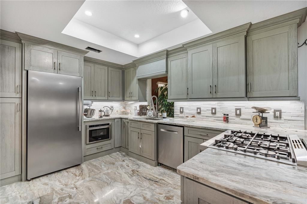 На продажу: $1,450,000 (2.98 acres)