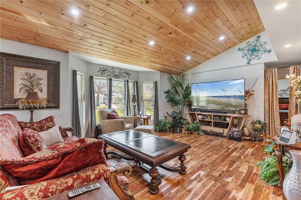 На продажу: $1,450,000 (2.98 acres)