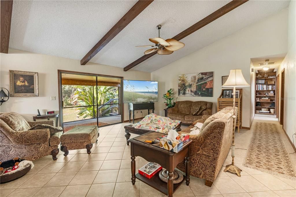 На продажу: $1,450,000 (2.98 acres)