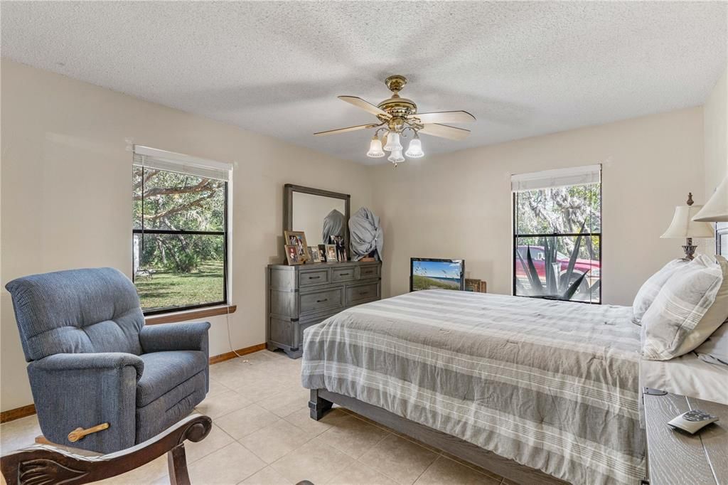 На продажу: $1,450,000 (2.98 acres)