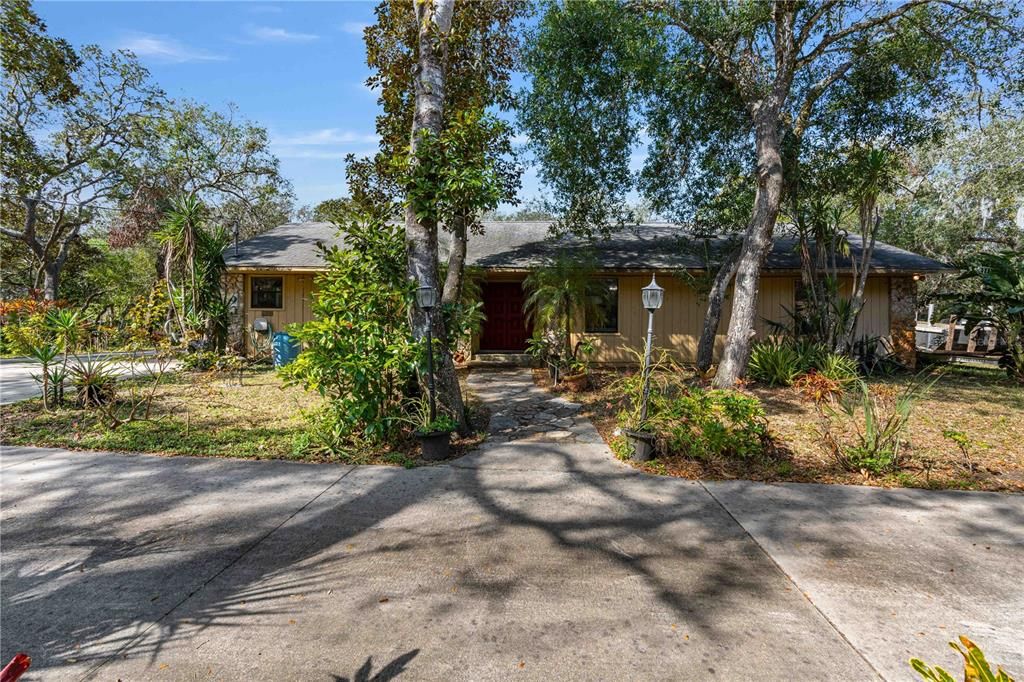 На продажу: $1,450,000 (2.98 acres)