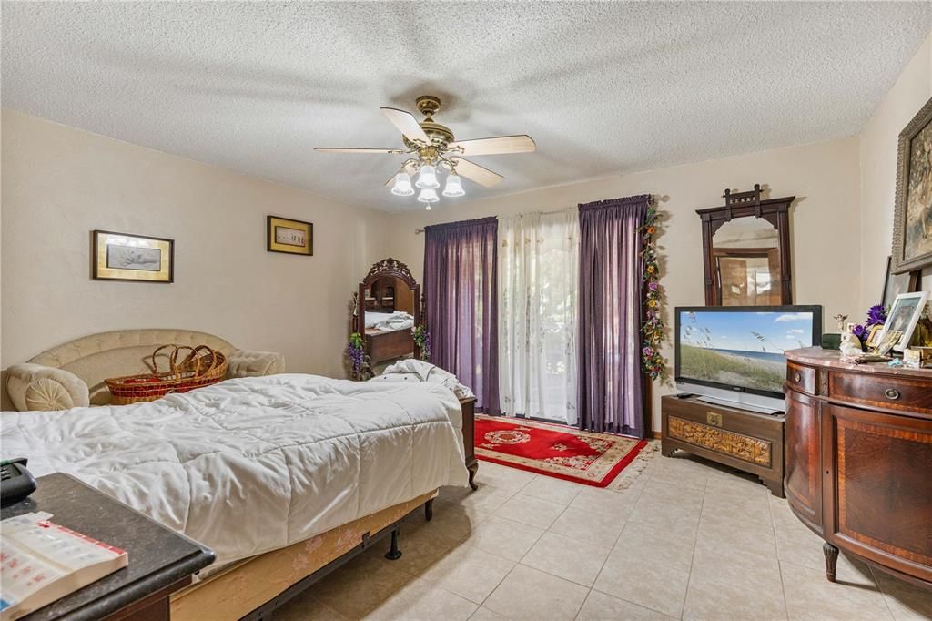 На продажу: $1,450,000 (2.98 acres)