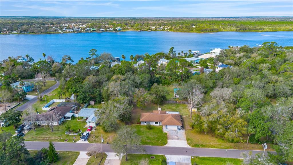 На продажу: $1,450,000 (2.98 acres)