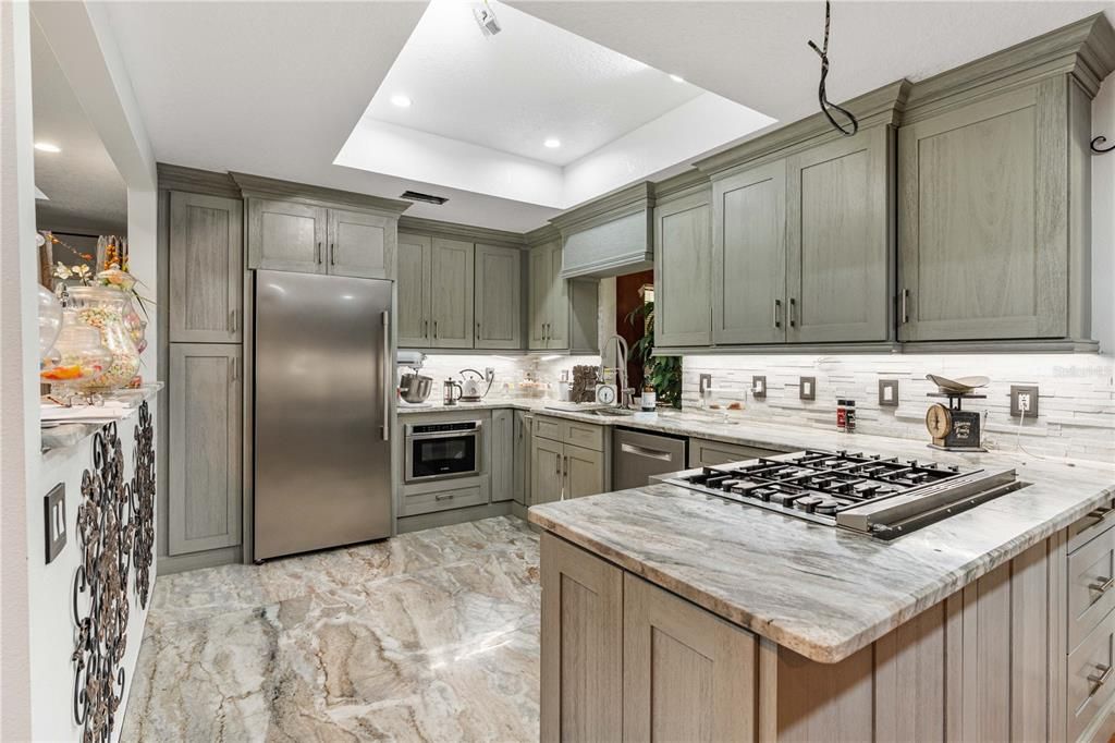 На продажу: $1,450,000 (2.98 acres)