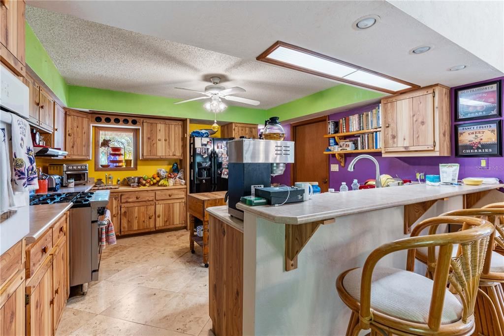 На продажу: $1,450,000 (2.98 acres)