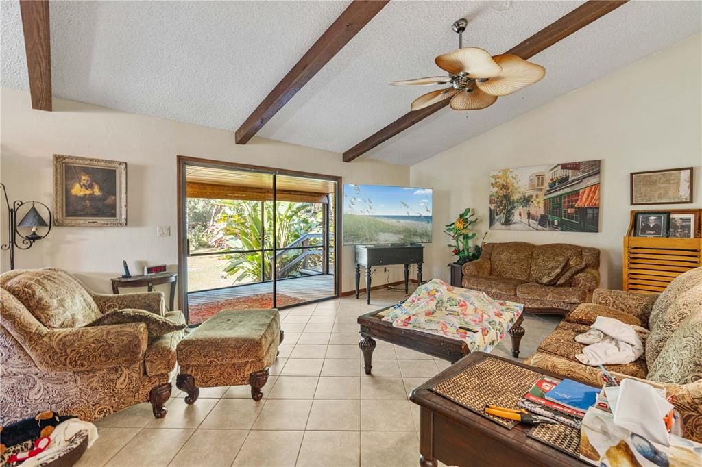 На продажу: $1,450,000 (2.98 acres)