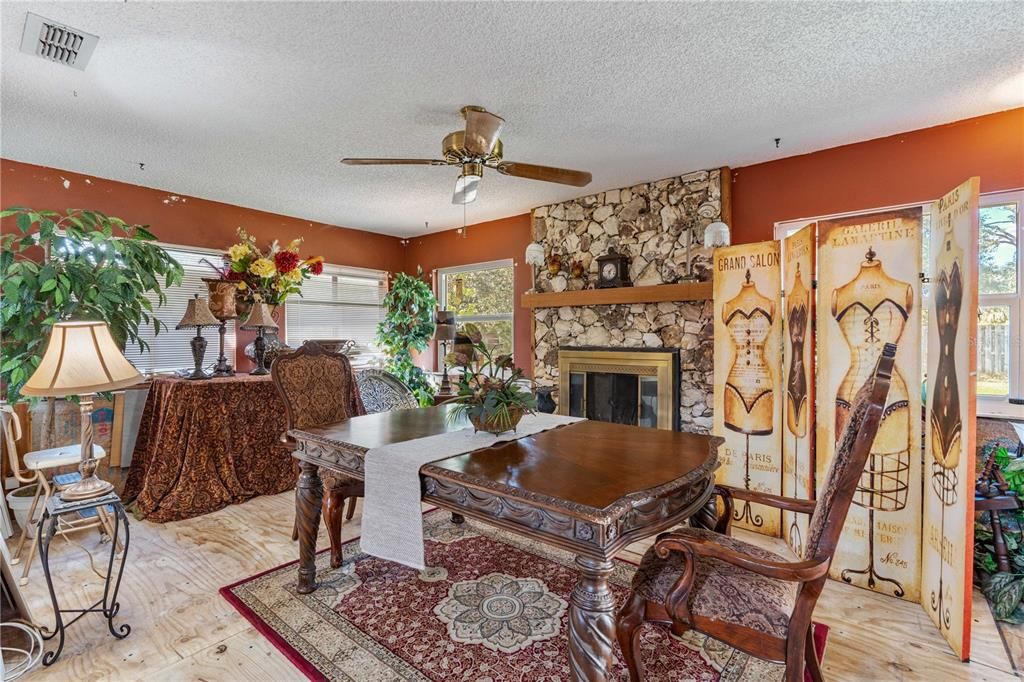 На продажу: $1,450,000 (2.98 acres)